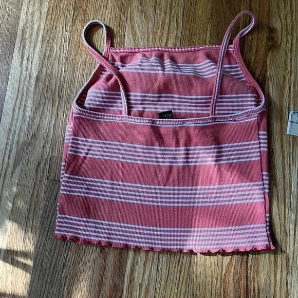 Two Forever21 tops - Picture 4 of 8